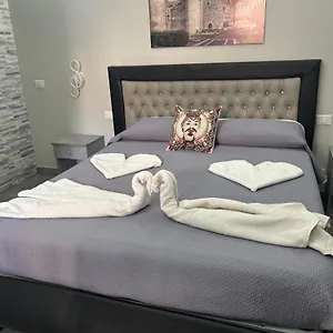 https://apt-fanale-house.taorminaitalyhotels.com